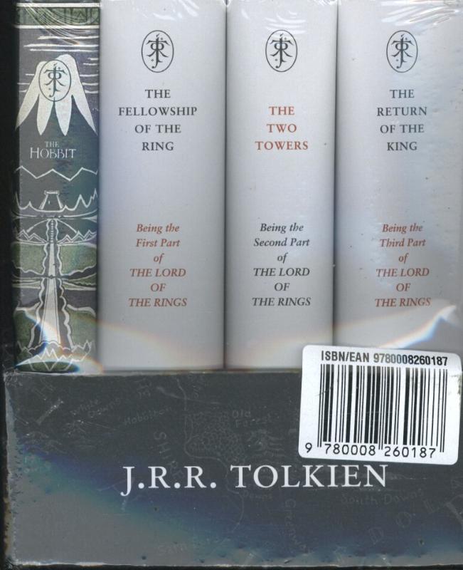The Hobbit & The Lord of the Rings Gift Set: A Middle-earth Treasury (Hardback)