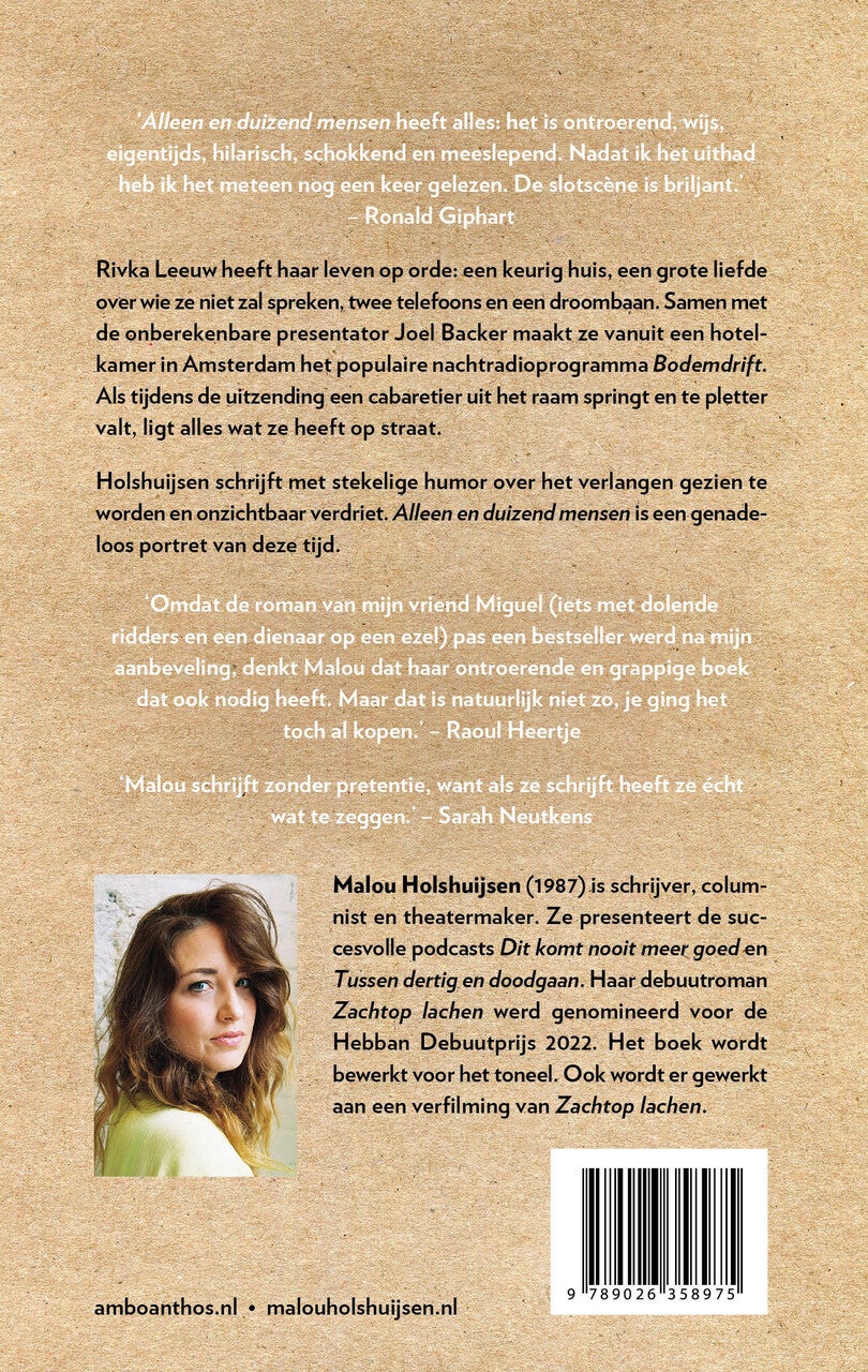 Alleen en duizend mensen (Paperback)