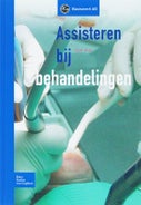Assisteren bij behandelingen (Hardback)
