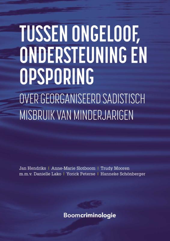 Tussen ongeloof, ondersteuning en opsporing (Hardback)
