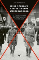 In de schaduw van de Tweede Wereldoorlog (Hardback)