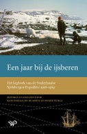Een jaar bij de ijsberen (Hardback)